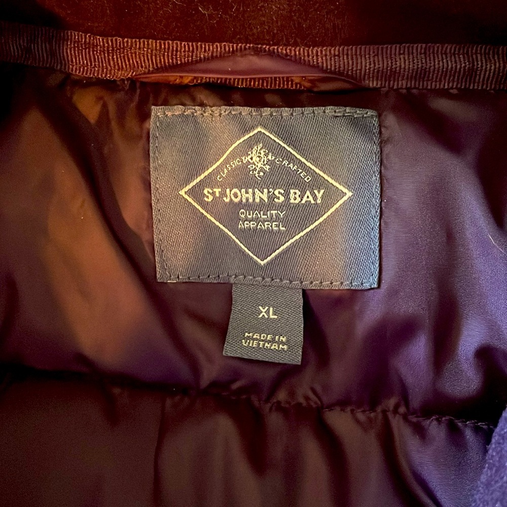 NWOT St. John's Bay Women’s Purple Puffer Jacket with Hood.  Size XL. - Picture 3 of 7